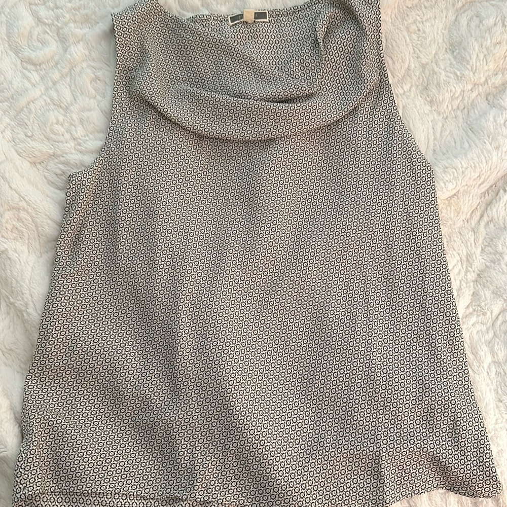 Sleeveless scoop neck blouse